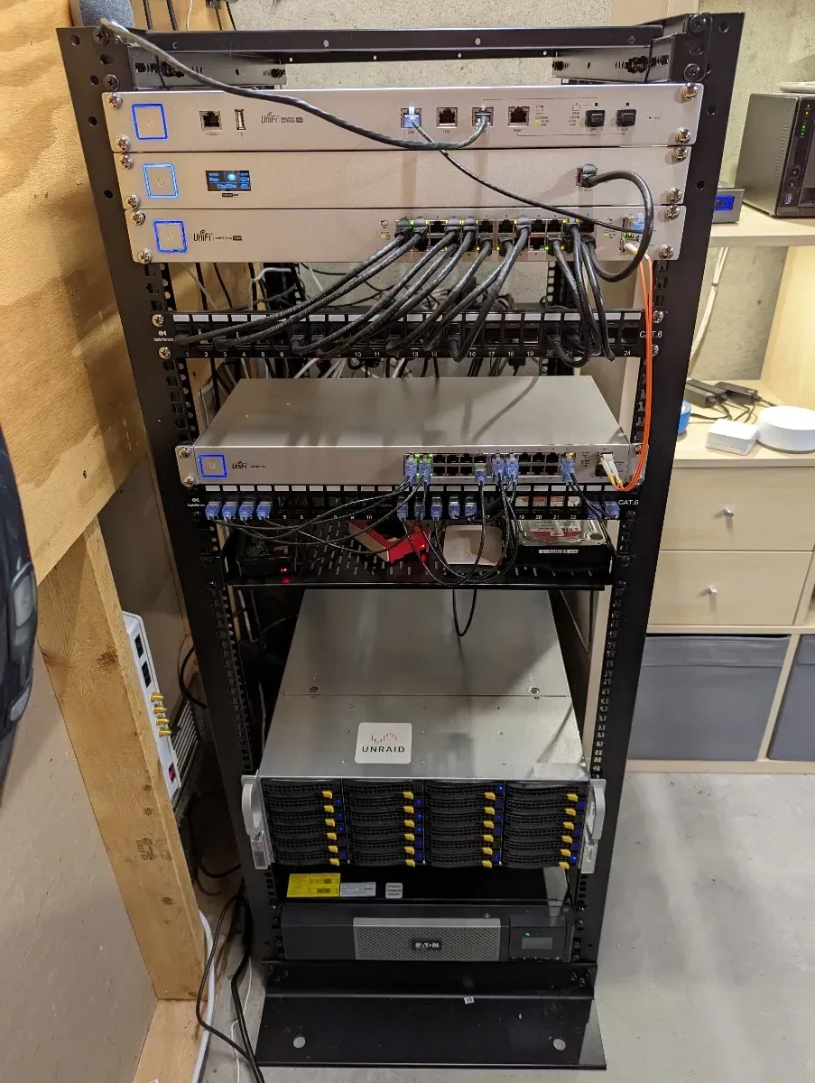 Rack with network equipment and a storage server installed in the lower section.